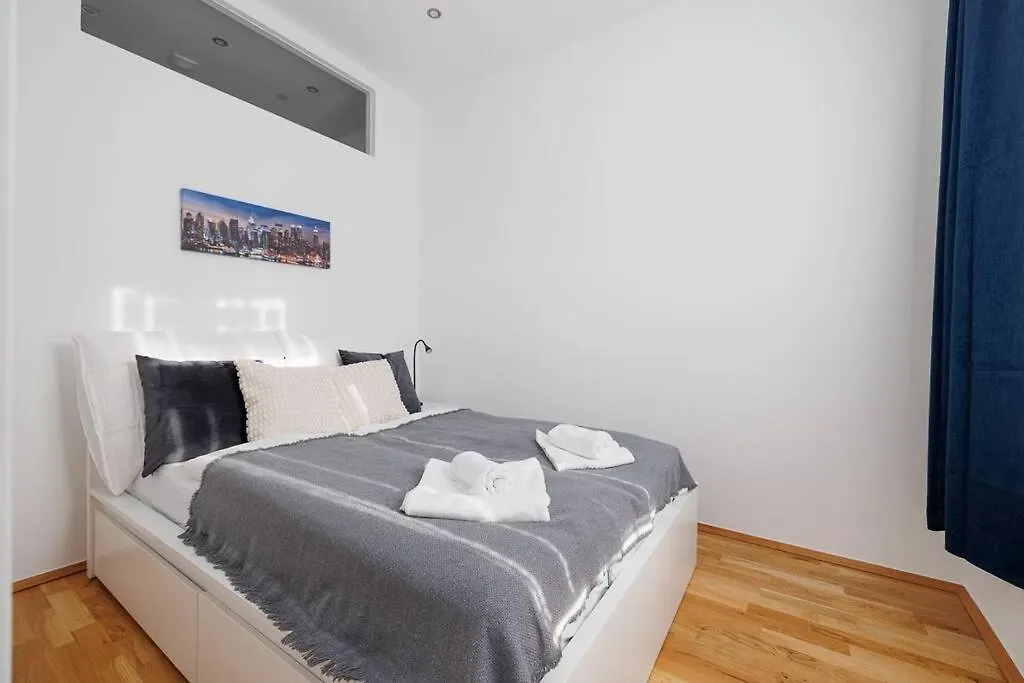 Modern Central City Apartment - Netflix 2 Bedroom location